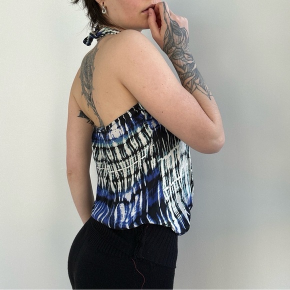 Stylish Blue Halter Top - Picture 2 of 7